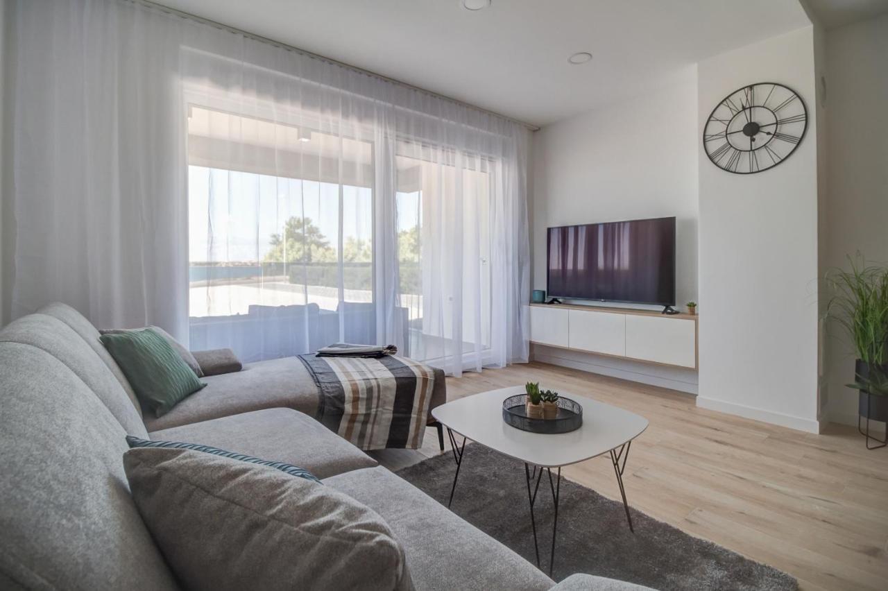 Luxury Beachfront Villa Crystal Aenona - By Ta Leut Agency Nin Zewnętrze zdjęcie
