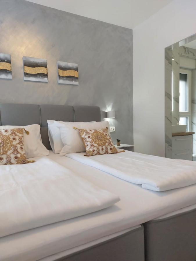 Luxury Beachfront Villa Crystal Aenona - By Ta Leut Agency Nin Zewnętrze zdjęcie