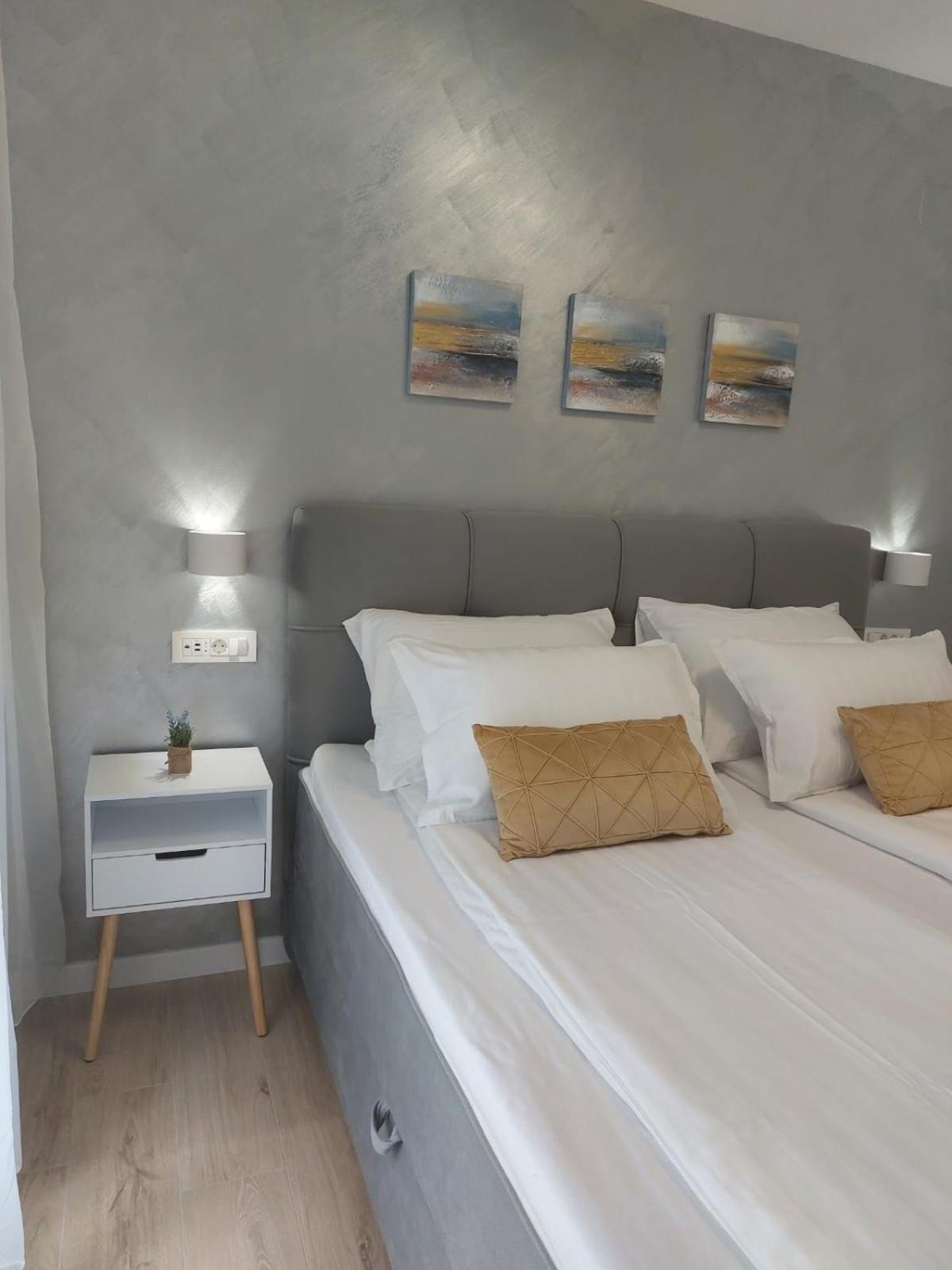 Luxury Beachfront Villa Crystal Aenona - By Ta Leut Agency Nin Zewnętrze zdjęcie